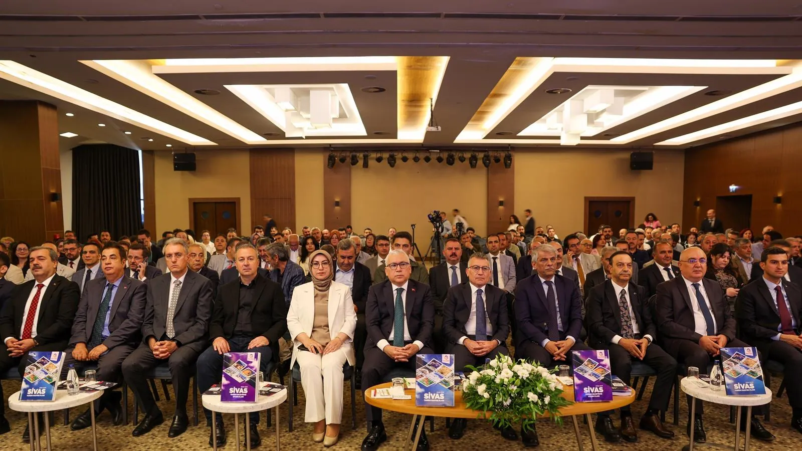 Sivas Turizm Master ve Eylem Planı lansman programına katılan kurum ve sektör temsilcileri